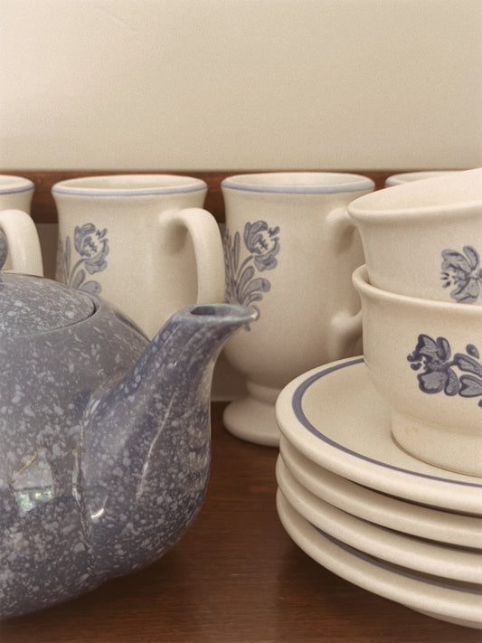 Vintage Pfaltzgraff Yorktown Pedestal Coffee Mug Footed Blue Floria Stoneware